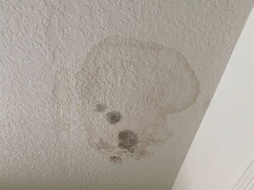 A water stain on ceiling