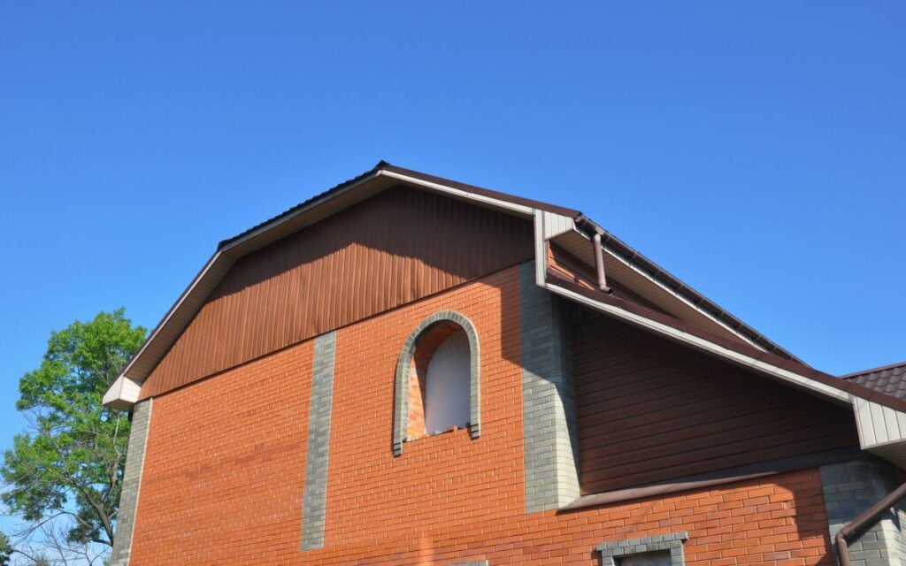 House mansard roof